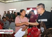 Pemkab Taput Serahkan Bantuan kepada Korban Kebakaran di Pasar Muara