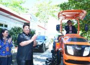 Bupati Samosir Serahkan Bantuan Alsintan Sumber Dana APBN 2025