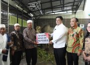 Bupati dan Wakil Bupati Samosir Serahkan Hewan Kurban Bantuan Presiden RI, Gubernur Sumut dan Pemkab Samosir.
