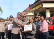 Polres Humbahas Berbagi Kasih: Bansos untuk Abang Becak dan Pekerja Harian Warnai Semarak Hari Bhayangkara ke-79