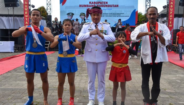 Atraksi Wushu Memukau Ribuan Warga di Puncak HUT ke-22 Humbang Hasundutan