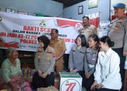 Peduli Lansia, Polwan Polres Samosir Dipimpin AKBP Rina Frillya, S.I.K,Gelar Bakti Sosial di Hari Jadi ke-77