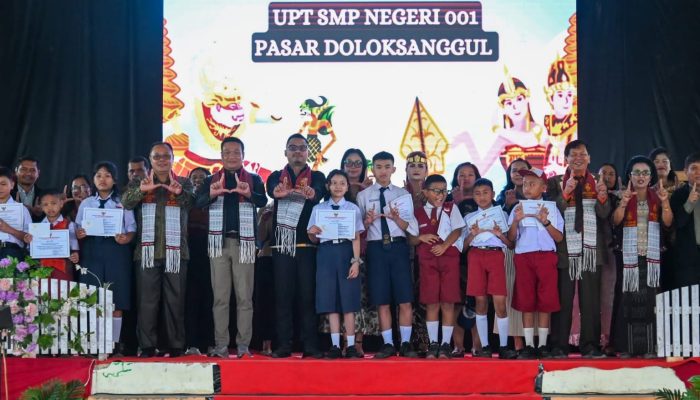Bupati Humbahas Hadiri Pentas Seni UPT SMP Negeri 001 Dolok Sanggul