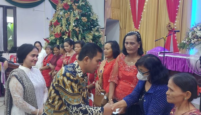 Maruli Siahaan Berikan Tali Kasih pada Perayaan Natal Tim Zending HKBP Distrik X Medan – Aceh