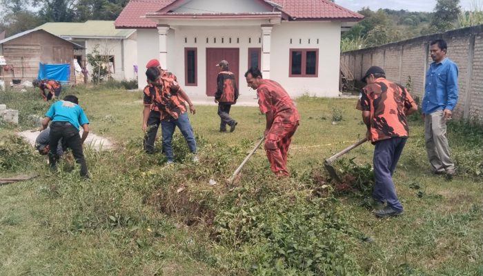 Pemuda Pancasila Bersihkan Desa Sigaol Marbun, Ajang Kedekatan dengan Masyarakat