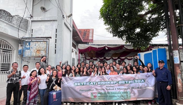Maruli Siahaan Dukung Retreat dan Periodesasi Remaja Naposobulung HKBP Bethesda ke Samosir