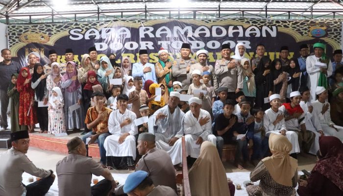 Kapolres Simalungun Sapa Ramadan Door to Door, Santunan Santri, Bagi-bagi Sembako, dan Buka Puasa Bersama di Pondok Pesulukan
