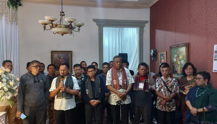 Ketua Umum PPSD Siahaan Kota Medan Melayat ke Rumah Duka James Siahaan