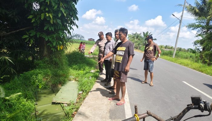 Warga Lapor via WhatsApp, Polsek Perdagangan Temukan 3 Pintu Besi Curian Senilai Jutaan Rupiah di Pinggir Jalan