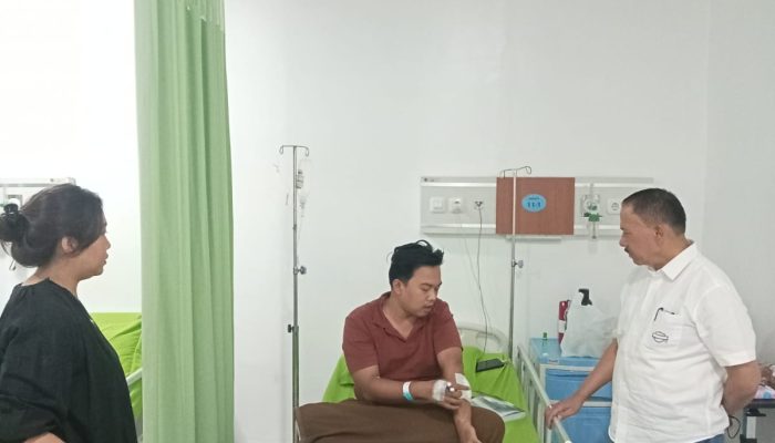 Kunjungan Sosial, Maruli Siahaan Besuk Warga yang Dirawat di Rumah Sakit Advent Medan
