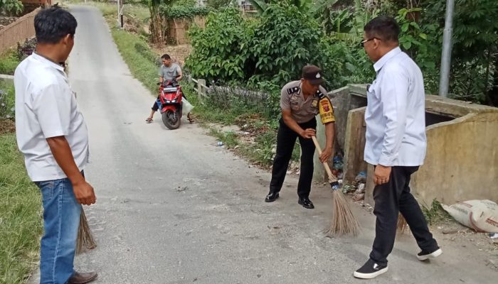 Hidup Bersih, Bhabinkamtibmas Polsek Siantar Marihat Bersama Masyarakat Gotong-royong di Jalan Nembos