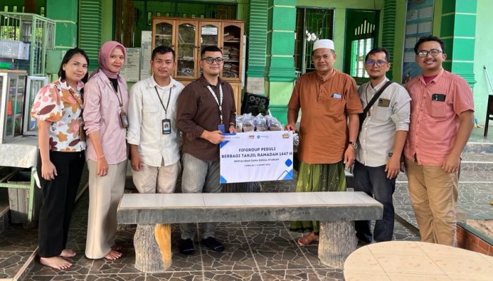 FIFGROUP Cabang Sibolga Bagikan Takjil, Ramadan Lebih Berkah
