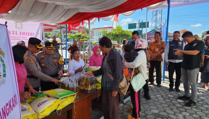 Kapolres Humbahas Gelar GPM, Bantu Warga Dapatkan Sembako Terjangkau Jelang Lebaran