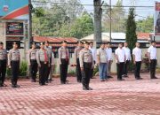 Apel Pagi Jelang Idul Fitri, Kapolres Humbahas Serahkan Parsel Secara Simbolis