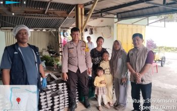 Bhabinkamtibmas Polsek Siantar Martoba Kawal Distribusi Makanan Bergizi Gratis untuk Balita dan Ibu Hamil