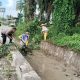 Bhabinkamtibmas Polsek Siantar Martoba Bersama Warga Bersihkan Drainase, Antisipasi Banjir di Kawasan Wisata Sawah