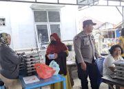 Bhabinkamtibmas Polsek Siantar Marihat Kawal Distribusi 105 Paket Makan Bergizi Gratis di Posyandu Simarimbun