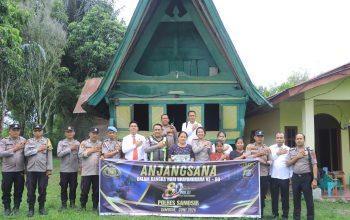 Jelang HUT Bhayangkara ke-80, Polres Samosir Gelar Anjangsana dan Salurkan Bantuan kepada Warakauri