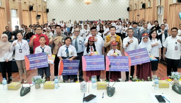 *Sekda Simalungun Ajak Pelajar Mulai Menabung Sejak Dini*   