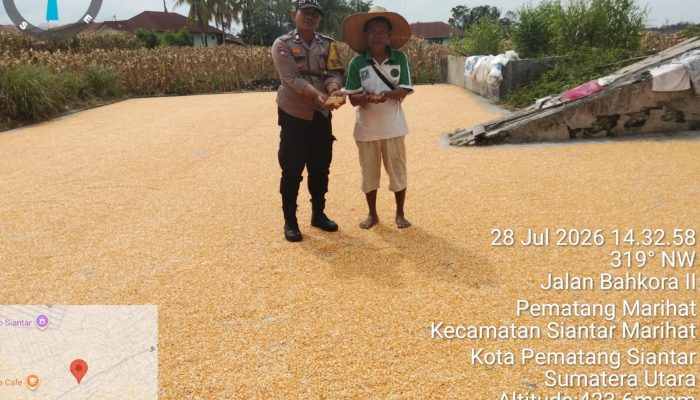 Polsek Siantar Marihat Sambang Petani Binaan di Jalan Bahkora II